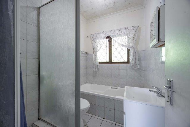 1 Bedroom Property for Sale in Queensburgh KwaZulu-Natal