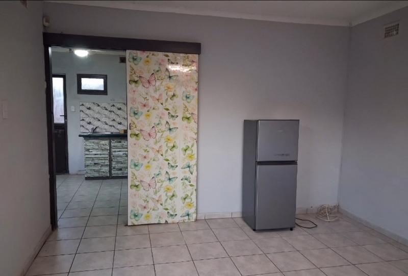 1 Bedroom Property for Sale in Amanzimtoti KwaZulu-Natal