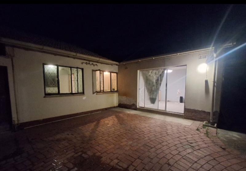 1 Bedroom Property for Sale in Amanzimtoti KwaZulu-Natal