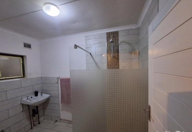 1 Bedroom Property for Sale in Amanzimtoti KwaZulu-Natal