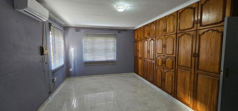 4 Bedroom Property for Sale in Park Rynie KwaZulu-Natal
