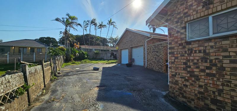 4 Bedroom Property for Sale in Park Rynie KwaZulu-Natal