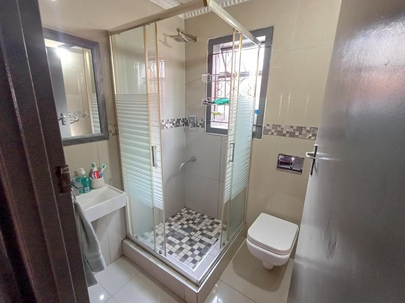 2 Bedroom Property for Sale in Stonebridge KwaZulu-Natal