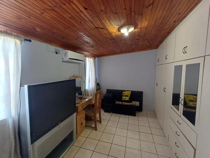 2 Bedroom Property for Sale in Stonebridge KwaZulu-Natal