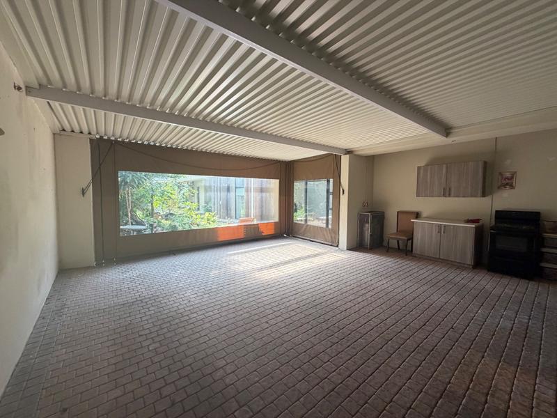 5 Bedroom Property for Sale in Umhlanga KwaZulu-Natal
