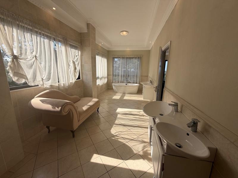 5 Bedroom Property for Sale in Umhlanga KwaZulu-Natal