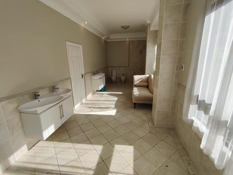 5 Bedroom Property for Sale in Umhlanga KwaZulu-Natal