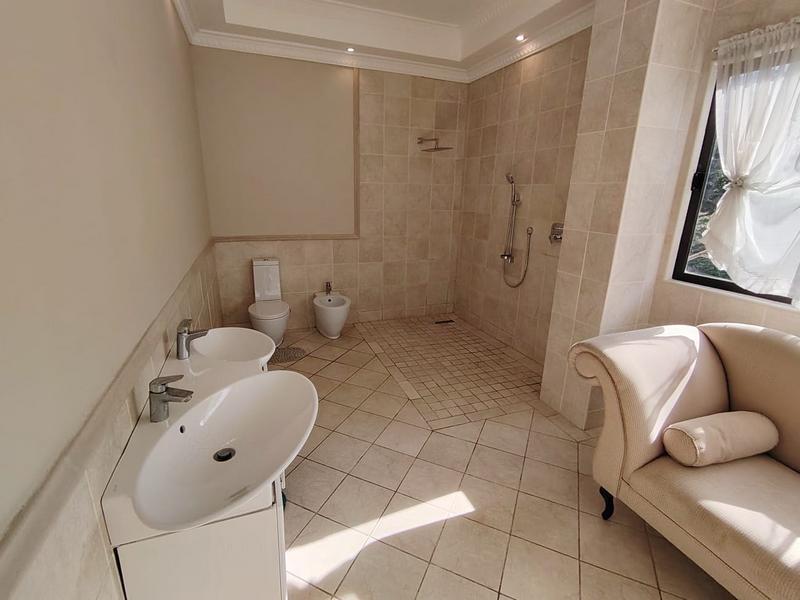5 Bedroom Property for Sale in Umhlanga KwaZulu-Natal