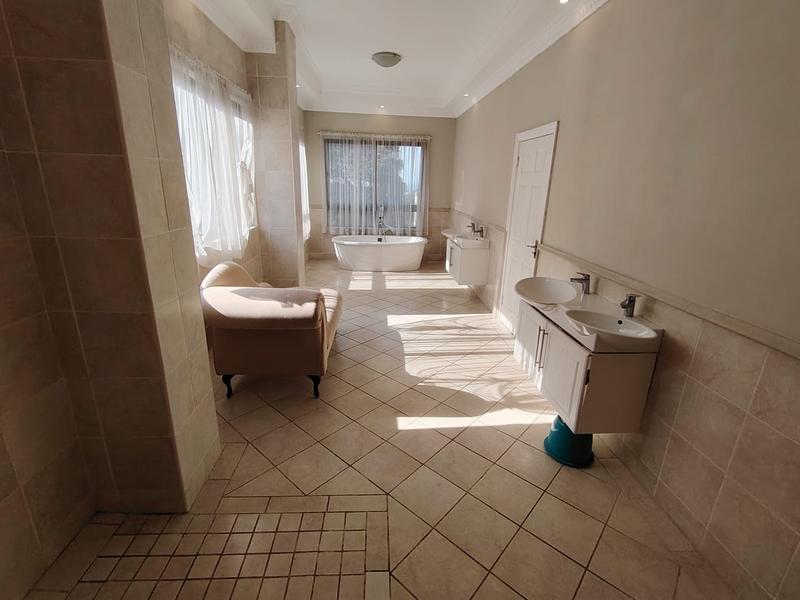 5 Bedroom Property for Sale in Umhlanga KwaZulu-Natal