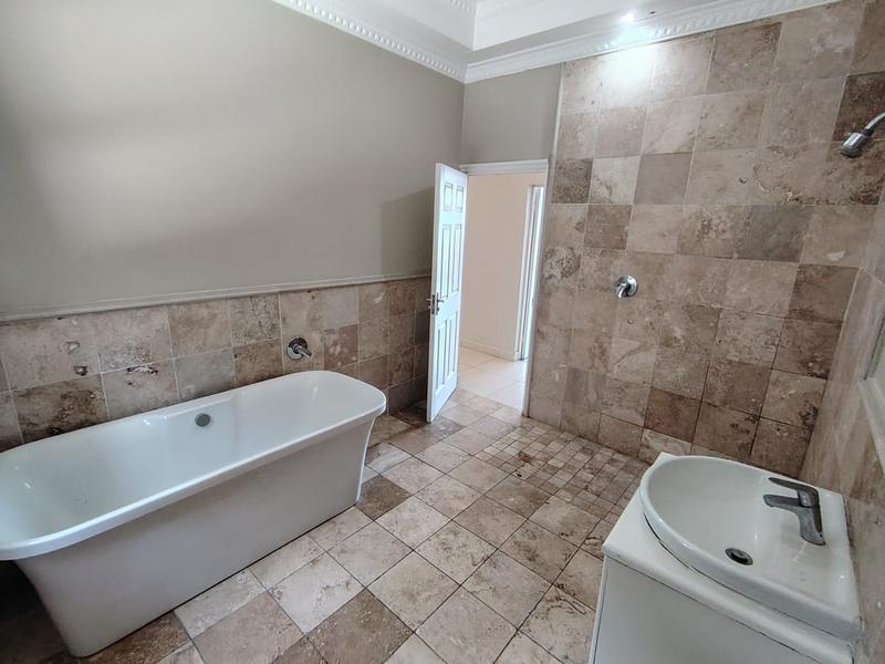 5 Bedroom Property for Sale in Umhlanga KwaZulu-Natal