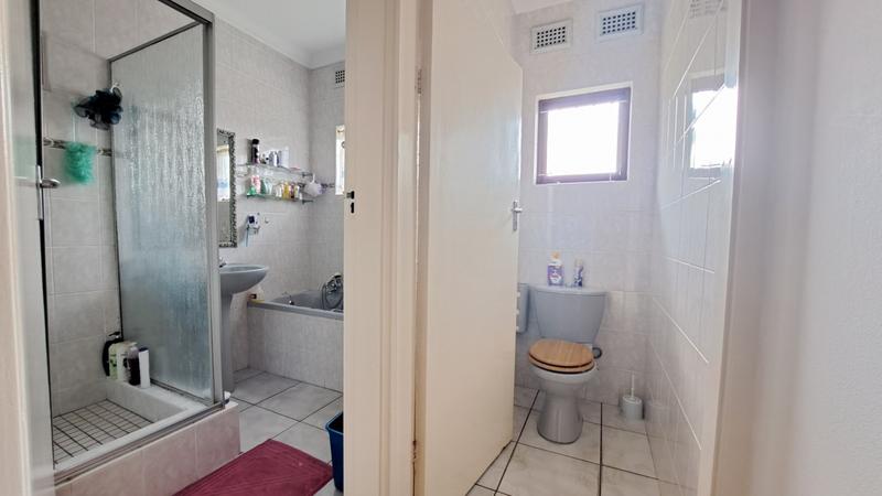 7 Bedroom Property for Sale in Dawncliffe KwaZulu-Natal