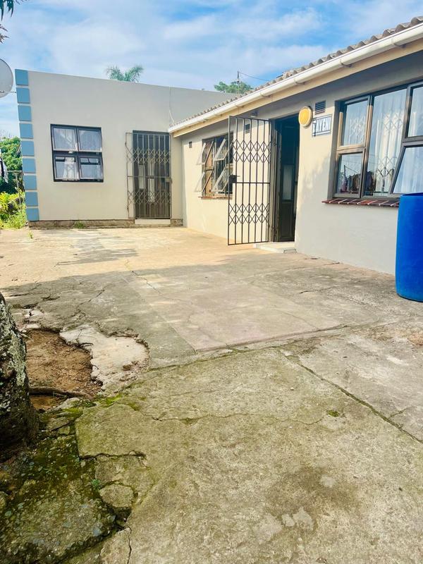 6 Bedroom Property for Sale in Umlazi KwaZulu-Natal