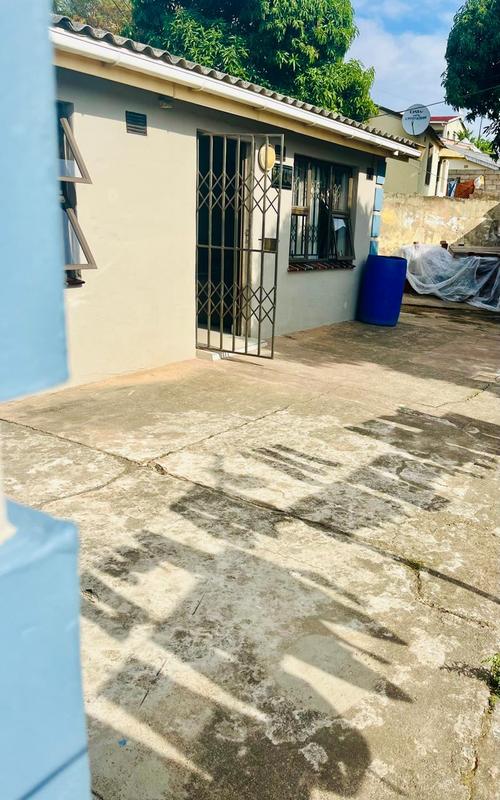 6 Bedroom Property for Sale in Umlazi KwaZulu-Natal