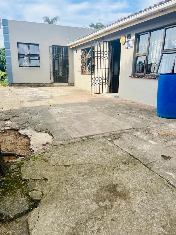 6 Bedroom Property for Sale in Umlazi KwaZulu-Natal