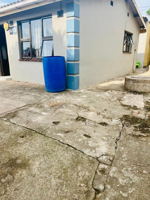 6 Bedroom Property for Sale in Umlazi KwaZulu-Natal
