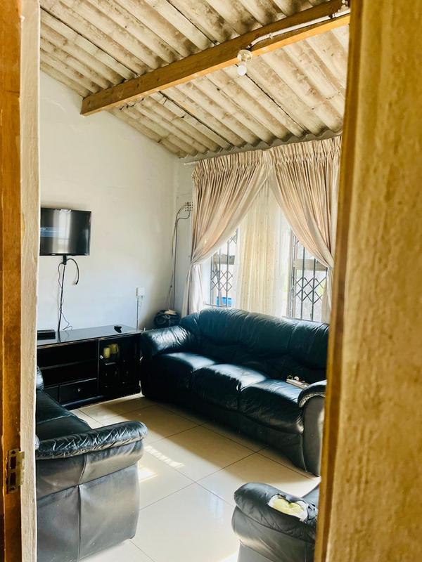6 Bedroom Property for Sale in Umlazi KwaZulu-Natal
