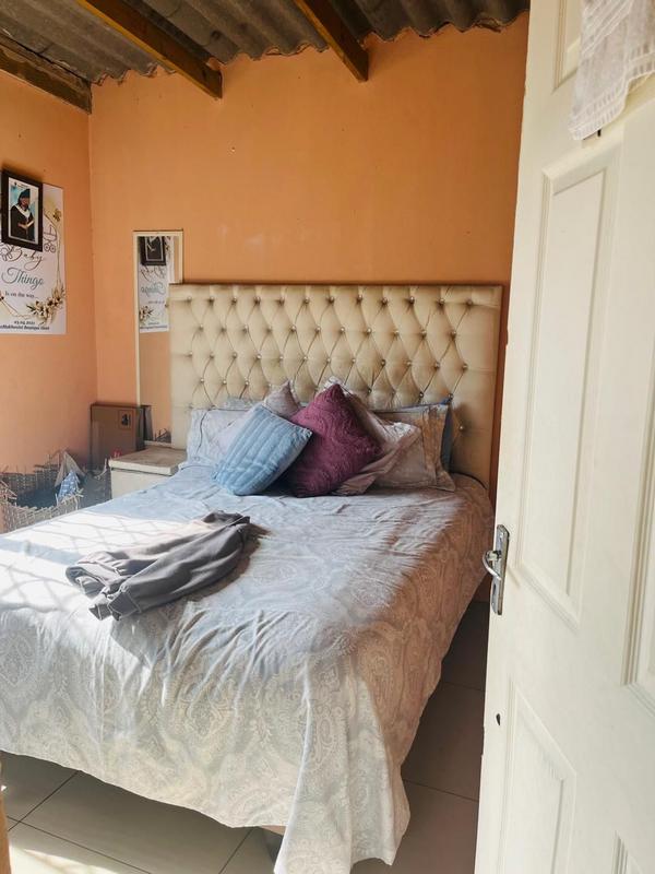 6 Bedroom Property for Sale in Umlazi KwaZulu-Natal