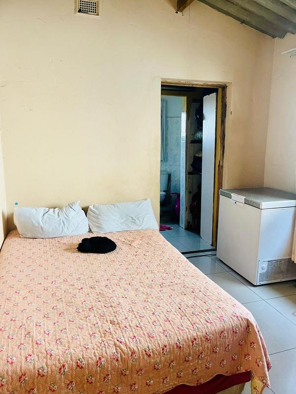 6 Bedroom Property for Sale in Umlazi KwaZulu-Natal
