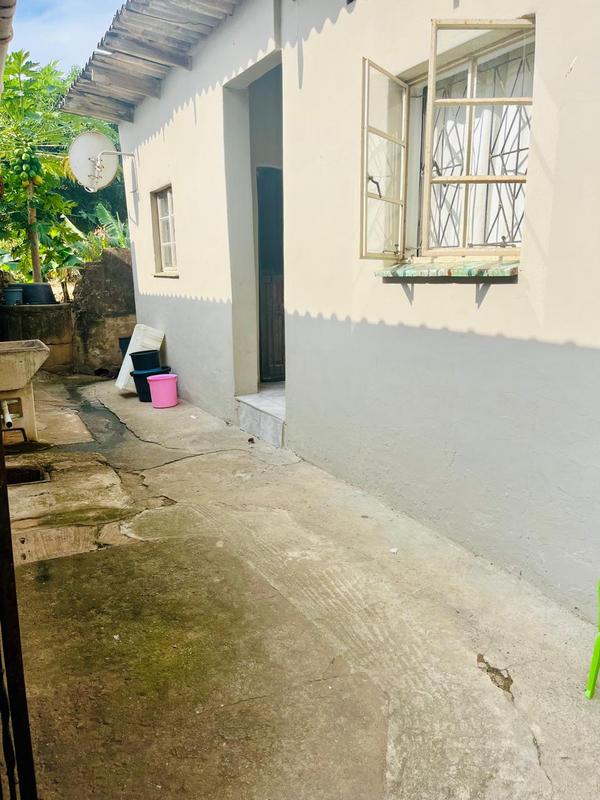 6 Bedroom Property for Sale in Umlazi KwaZulu-Natal