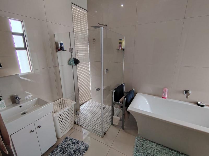 4 Bedroom Property for Sale in Izinga KwaZulu-Natal
