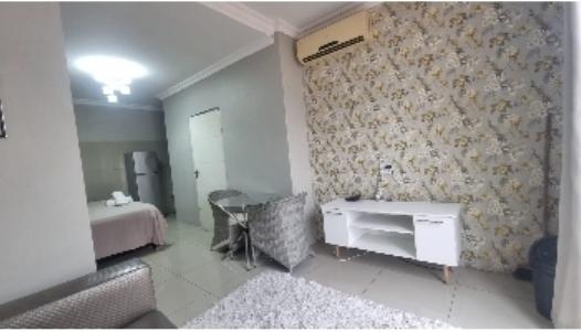 To Let 1 Bedroom Property for Rent in Essenwood KwaZulu-Natal
