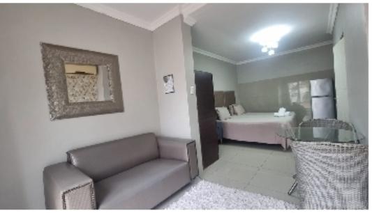 To Let 1 Bedroom Property for Rent in Essenwood KwaZulu-Natal