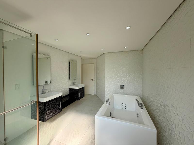 4 Bedroom Property for Sale in Herrwood Park KwaZulu-Natal