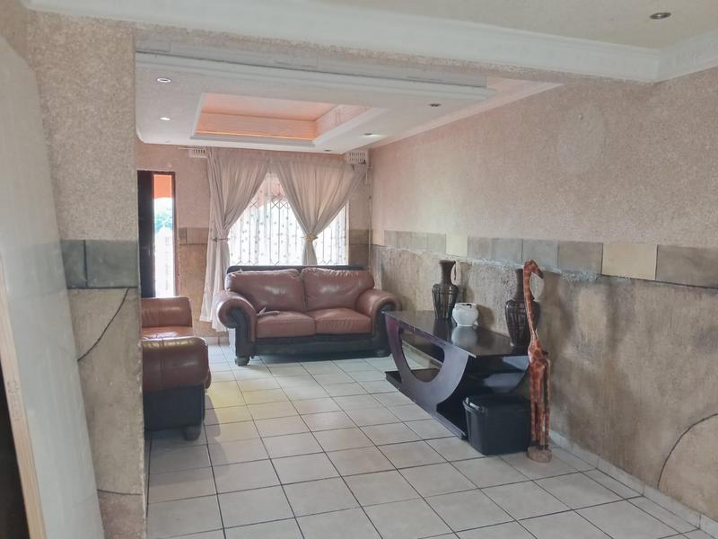 To Let 3 Bedroom Property for Rent in Umlazi KwaZulu-Natal