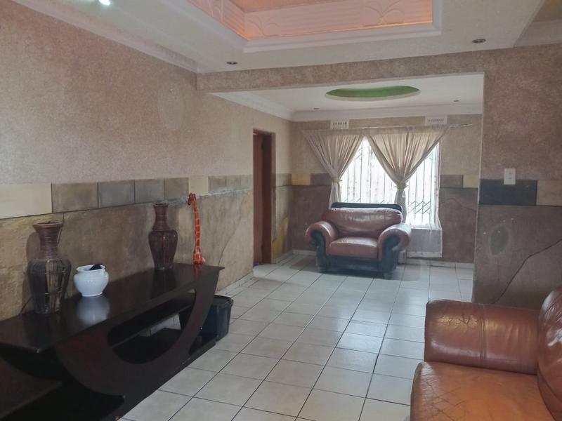 To Let 3 Bedroom Property for Rent in Umlazi KwaZulu-Natal