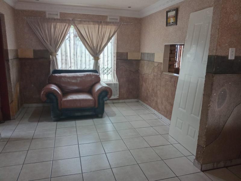 To Let 3 Bedroom Property for Rent in Umlazi KwaZulu-Natal