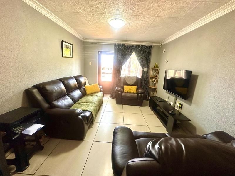 To Let 2 Bedroom Property for Rent in Montclair KwaZulu-Natal