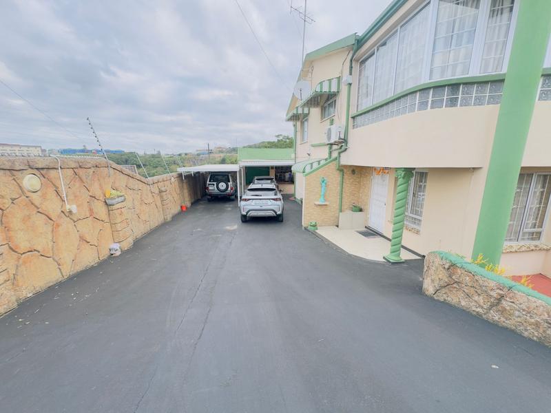 5 Bedroom Property for Sale in Queensburgh KwaZulu-Natal