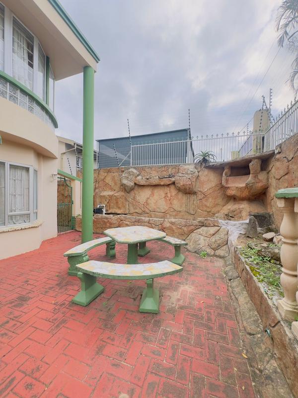 5 Bedroom Property for Sale in Queensburgh KwaZulu-Natal
