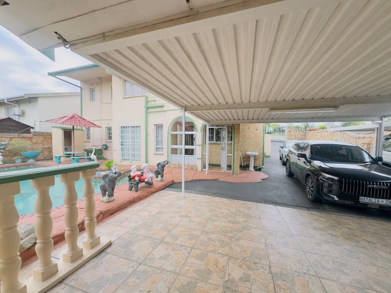 5 Bedroom Property for Sale in Queensburgh KwaZulu-Natal