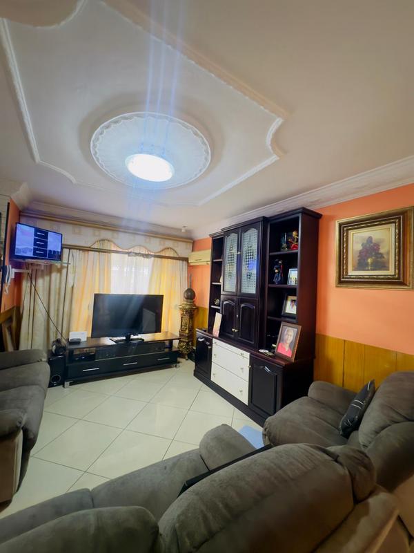 5 Bedroom Property for Sale in Queensburgh KwaZulu-Natal