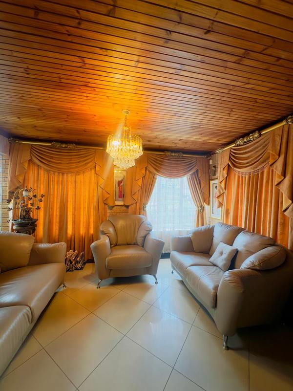 5 Bedroom Property for Sale in Queensburgh KwaZulu-Natal