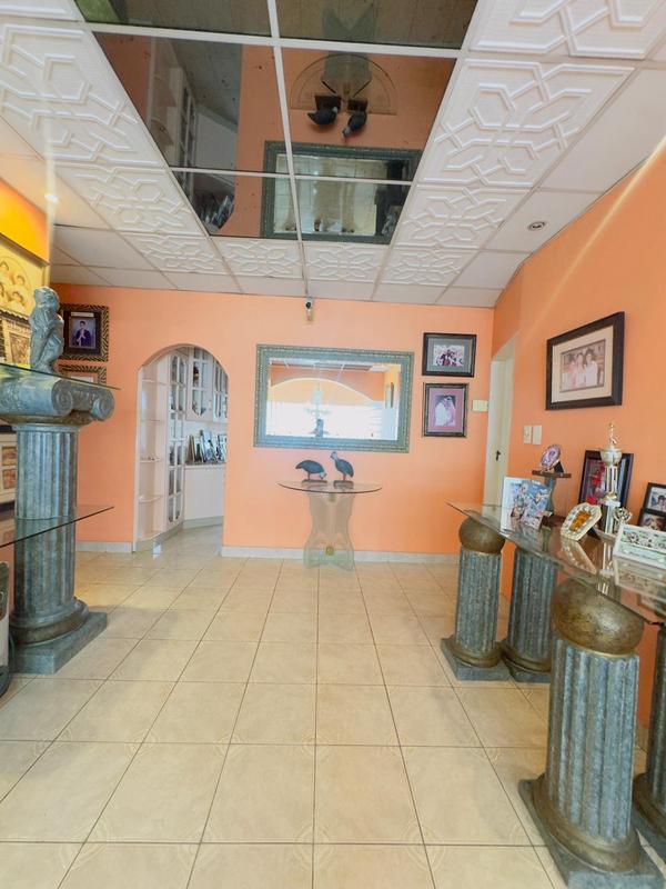 5 Bedroom Property for Sale in Queensburgh KwaZulu-Natal