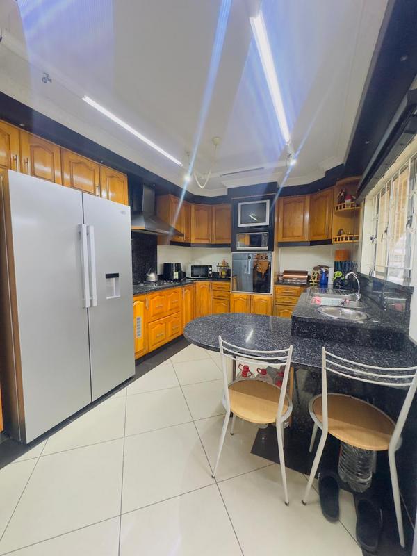 5 Bedroom Property for Sale in Queensburgh KwaZulu-Natal