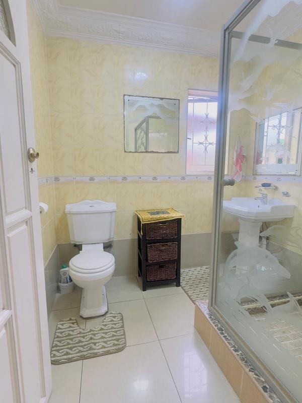 5 Bedroom Property for Sale in Queensburgh KwaZulu-Natal