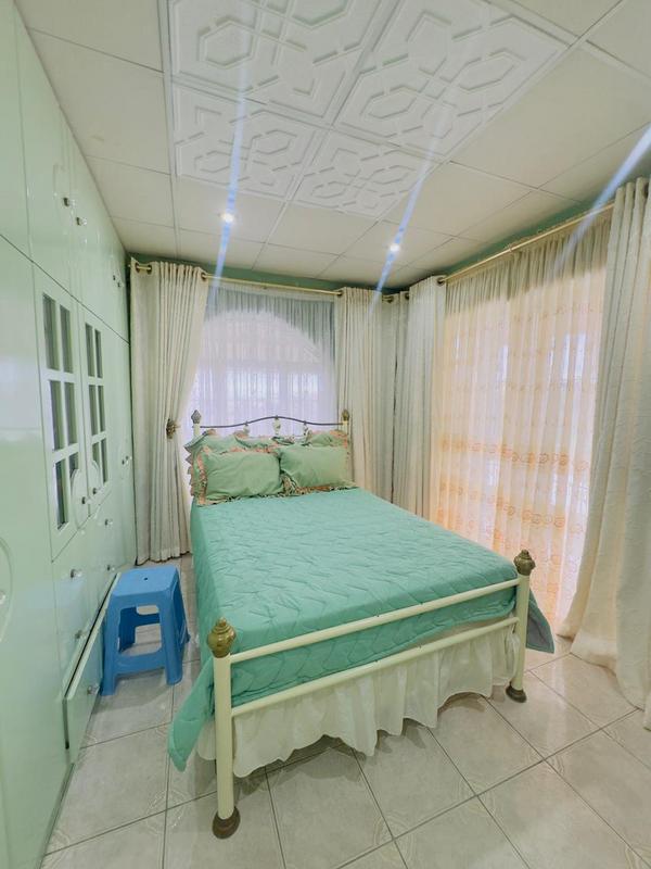 5 Bedroom Property for Sale in Queensburgh KwaZulu-Natal