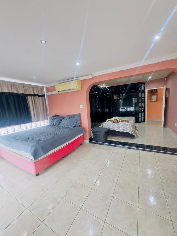 5 Bedroom Property for Sale in Queensburgh KwaZulu-Natal