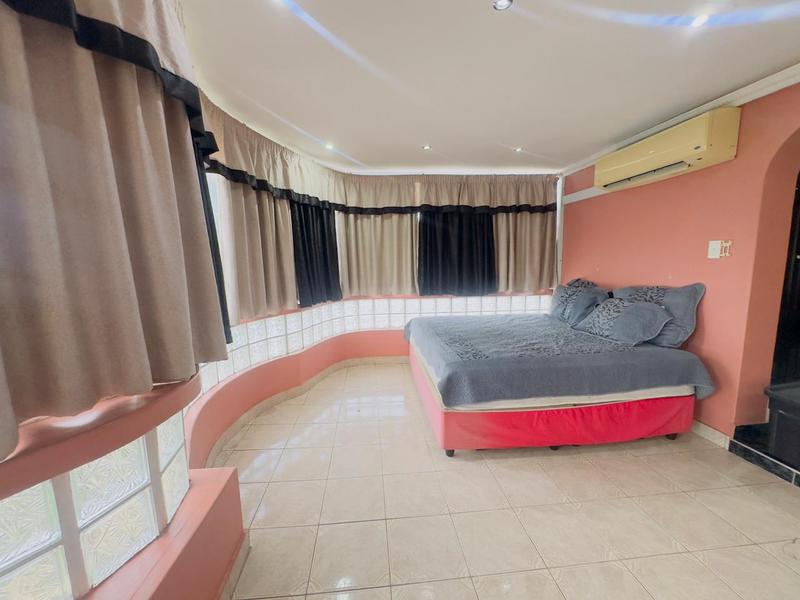 5 Bedroom Property for Sale in Queensburgh KwaZulu-Natal