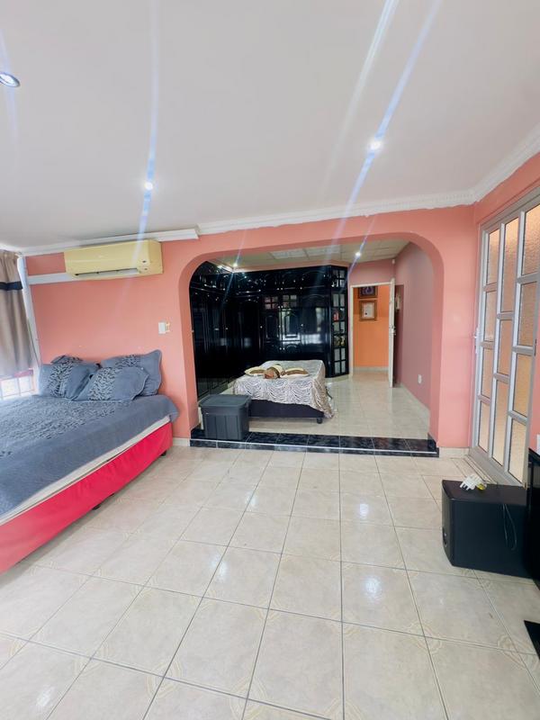 5 Bedroom Property for Sale in Queensburgh KwaZulu-Natal