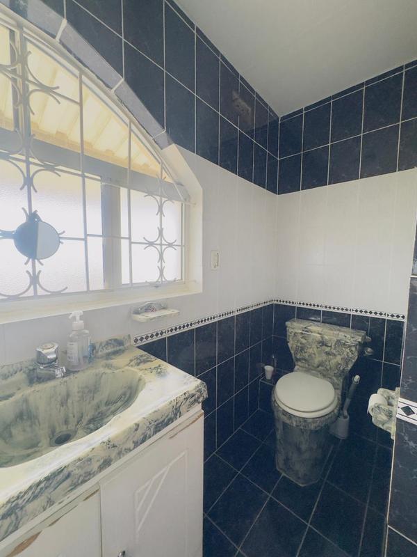 5 Bedroom Property for Sale in Queensburgh KwaZulu-Natal