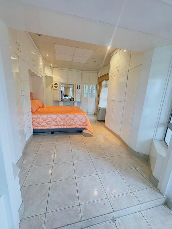 5 Bedroom Property for Sale in Queensburgh KwaZulu-Natal