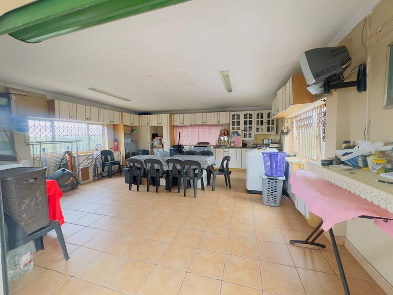 5 Bedroom Property for Sale in Queensburgh KwaZulu-Natal
