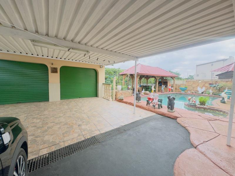 5 Bedroom Property for Sale in Queensburgh KwaZulu-Natal