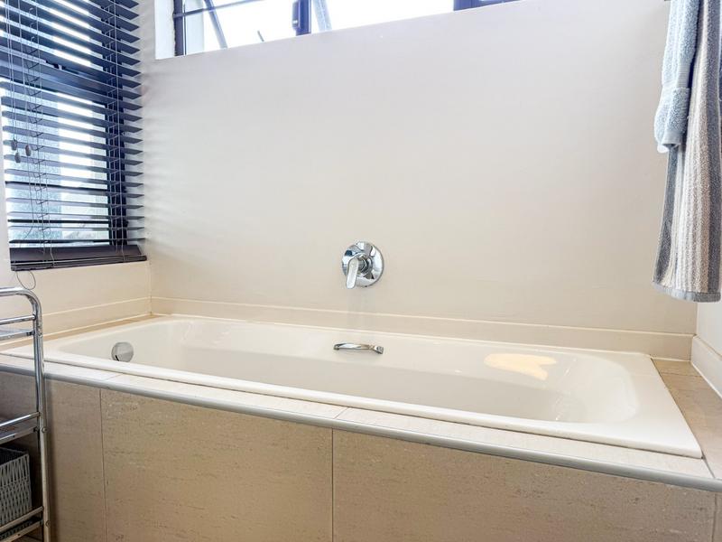6 Bedroom Property for Sale in Albert Falls KwaZulu-Natal