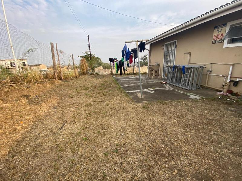 2 Bedroom Property for Sale in Northcroft KwaZulu-Natal