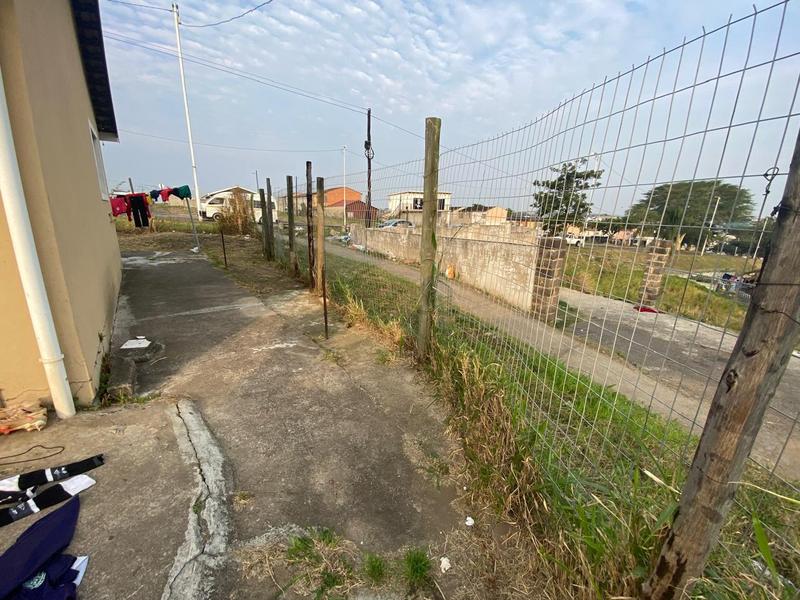 2 Bedroom Property for Sale in Northcroft KwaZulu-Natal